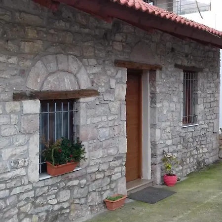 Stone Built Apartamento Manesi