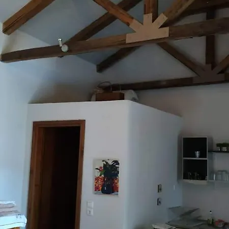 Stone Built Apartamento Manesi